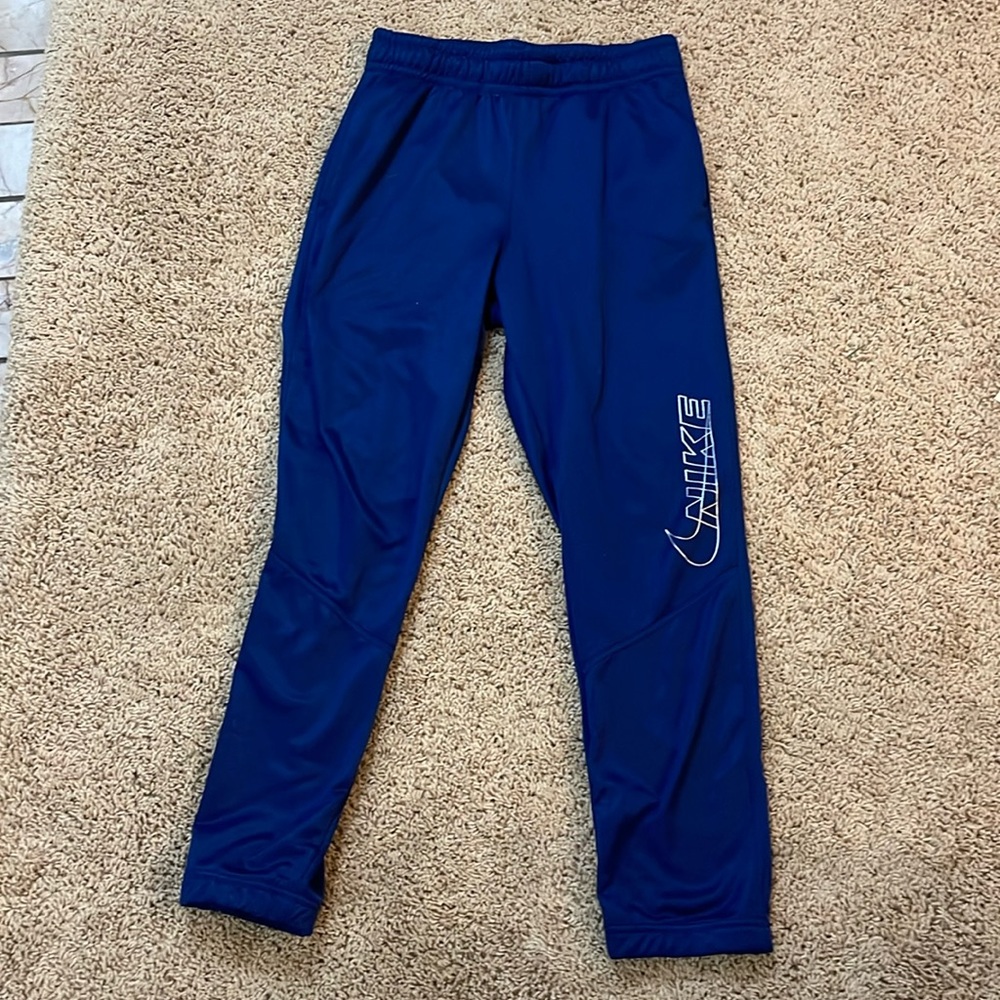 Boy’s Nike Thermafit size Large
